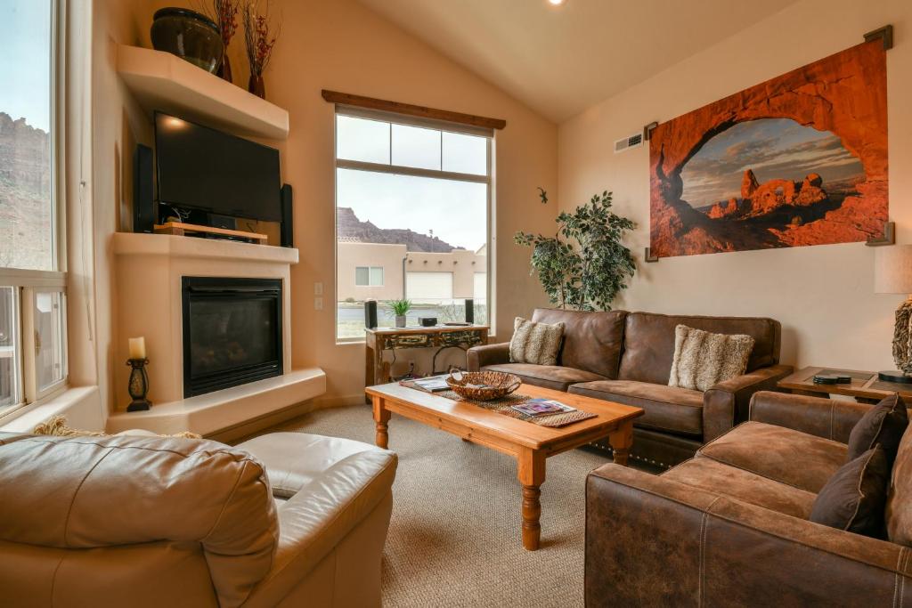 W3 - Moab get away and great price for the family! - main image