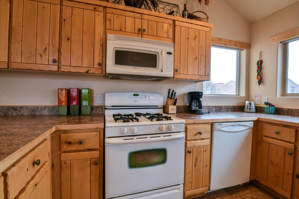 W3 - Moab get away and great price for the family! - image 5