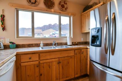 W3 - Moab get away and great price for the family! - image 9