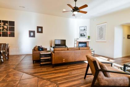 CW419 - Gorgeous 3 Bed/2 Bath Elegant Townhome Located in the Heart of Downtown Moab - image 3