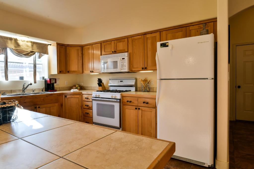 CW419 - Gorgeous 3 Bed/2 Bath Elegant Townhome Located in the Heart of Downtown Moab - image 5