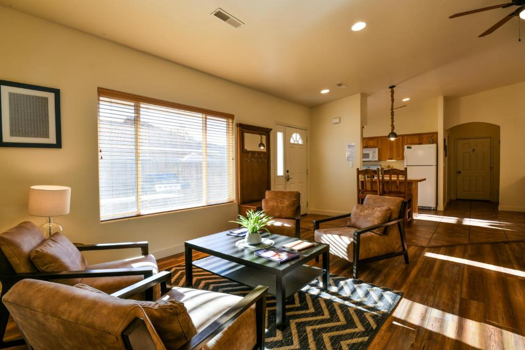 CW419 - Gorgeous 3 Bed/2 Bath Elegant Townhome Located in the Heart of Downtown Moab - image 6