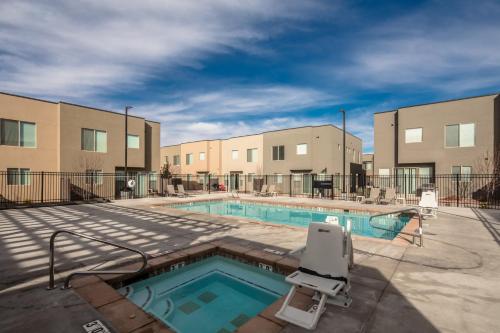 Poolside End Unit Home No Bunkbeds Free Bikes 96 Hour Cancellation - Entrada 417 - image 2