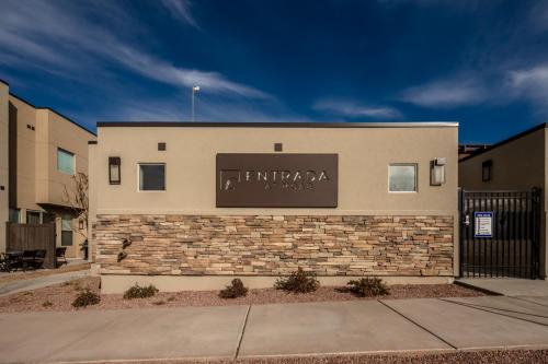 Pet Friendly Free Townies Poolside End Unit 96 Hour Cancellation - Entrada 432 - image 3