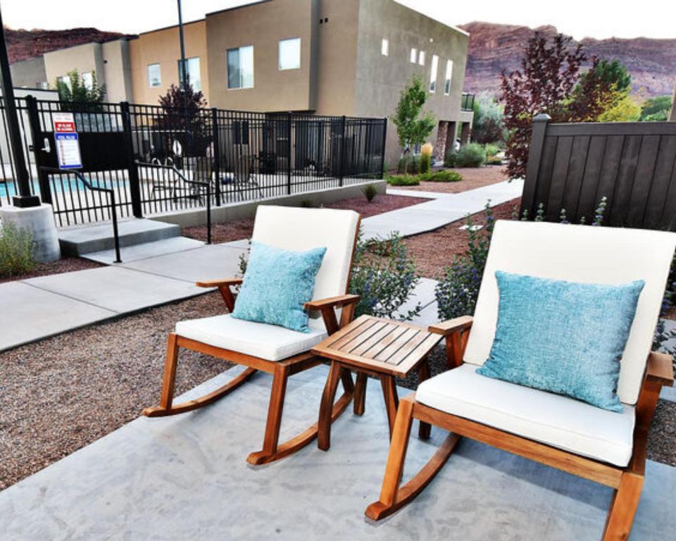 Sleeps 24 Pet Friendly Free Bikes Have a Blast at These Fun Poolside Homes - Entrada 619 and 623 - main image