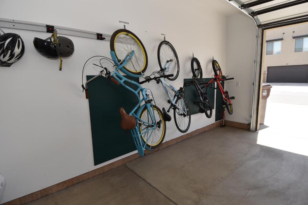 Sleeps 27 Pet Friendly Free Bikes Your Moab Base Camp - Entrada 620 and 624 - image 4