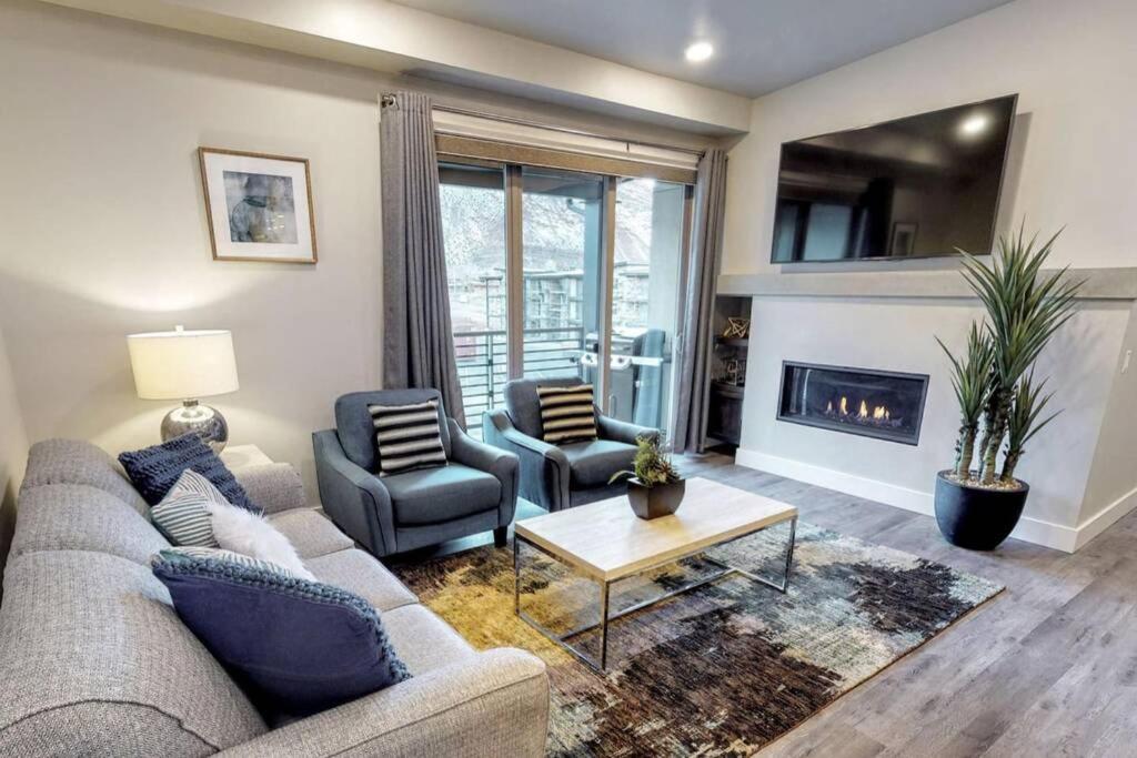 Luxury Condo and Heated Pool - main image