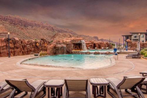 Park Avenue Shelter at Sage Creek with Heated Pool - main image