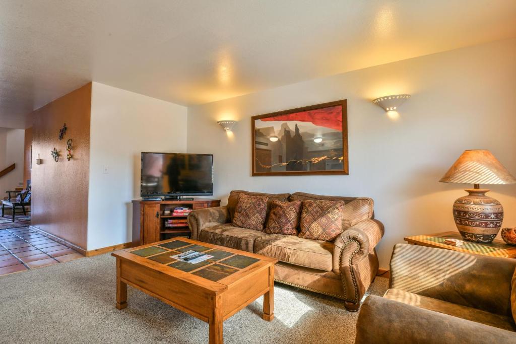 NEW LISTING 3418 Moab Golf Course sleeps 8 minutes from downtown - image 4