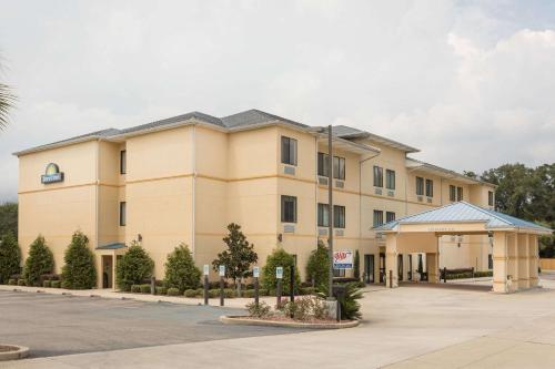 Days Inn by Wyndham North Mobile - main image