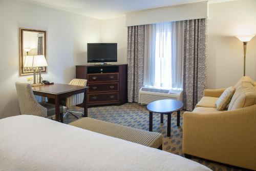 Hampton Inn & Suites Mobile - Downtown Historic District - image 3