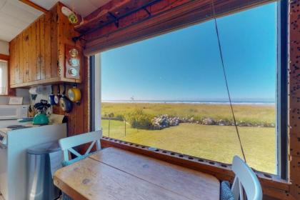 Beachfront Cabin - image 10