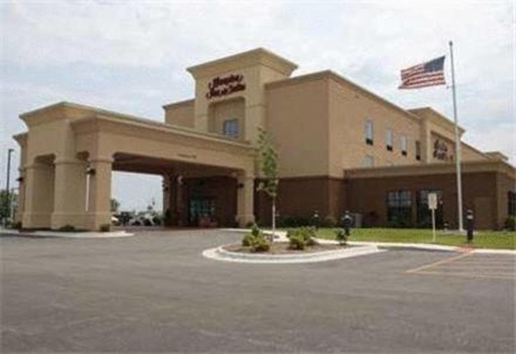 Hampton Inn & Suites Moline-Quad City Int'l Aprt - image 2