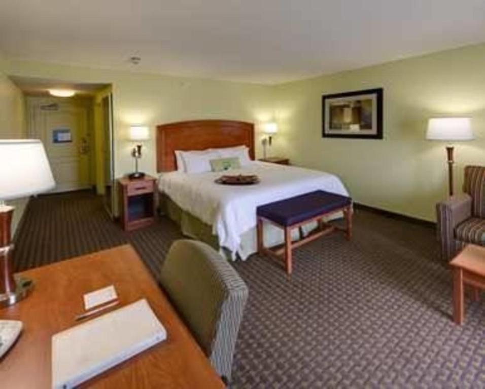 Hampton Inn & Suites Moline-Quad City Int'l Aprt - image 6