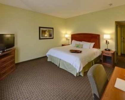 Hampton Inn & Suites Moline-Quad City Int'l Aprt - image 8