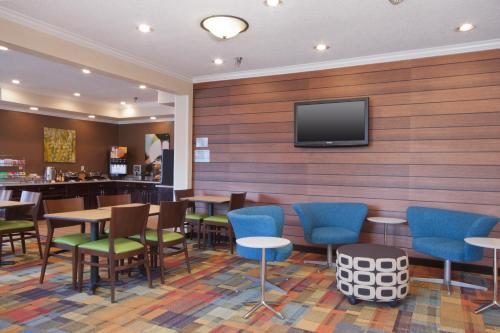 AmericInn by Wyndham Moline Airport Quad Cities - image 2