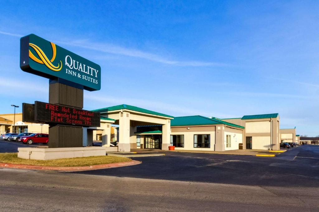 Quality Inn & Suites Moline - Quad Cities - main image