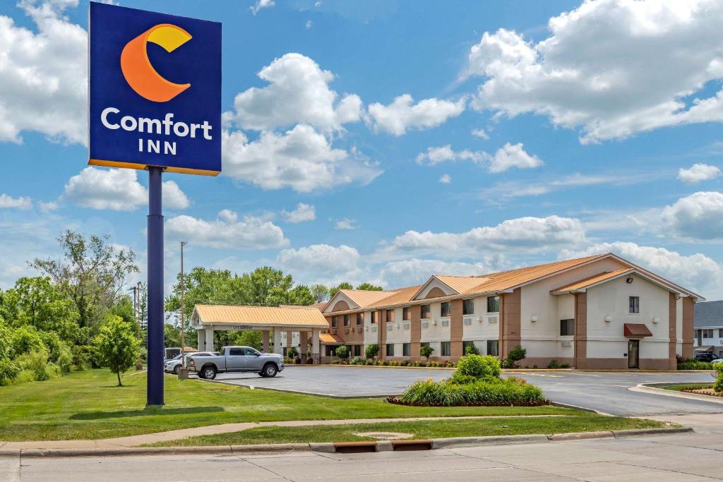 Comfort Inn Moline - Quad Cities - image 2