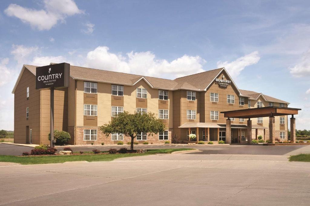 Country Inn & Suites by Radisson Moline Airport IL - main image