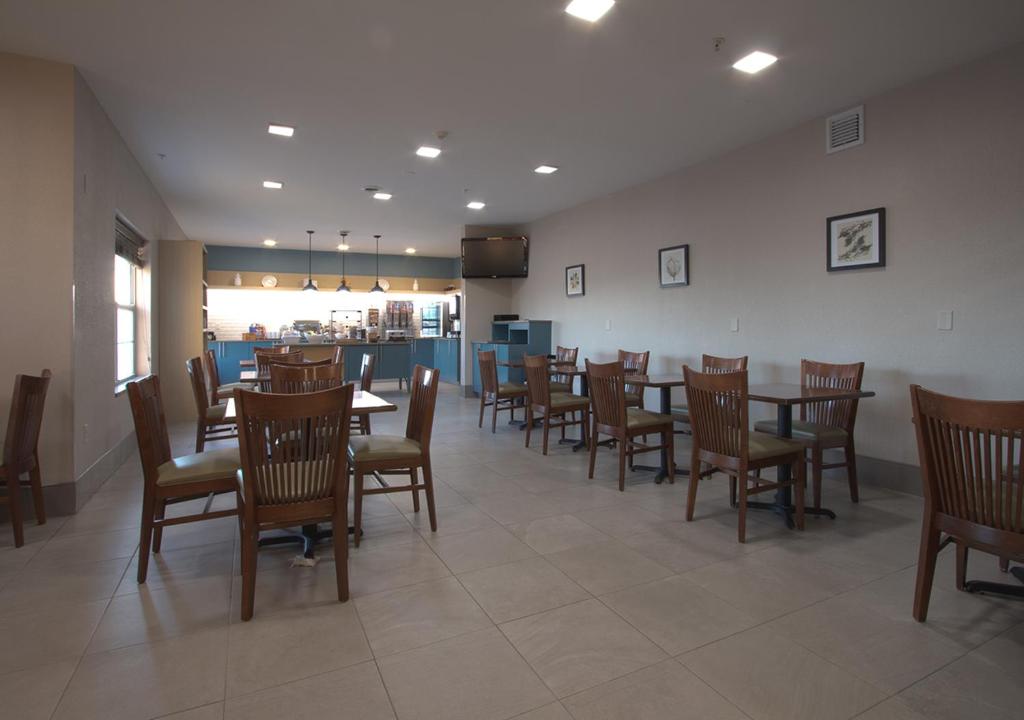 Country Inn & Suites by Radisson Moline Airport IL - image 6