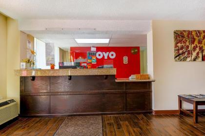 OYO Hotel Moline Downtown IL I-74 North - image 12