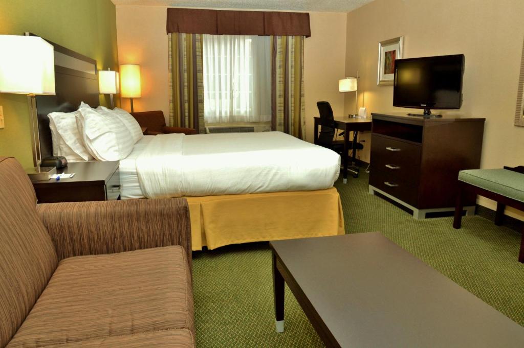 Holiday Inn Express Hotel & Suites Center Township an IHG Hotel - image 4
