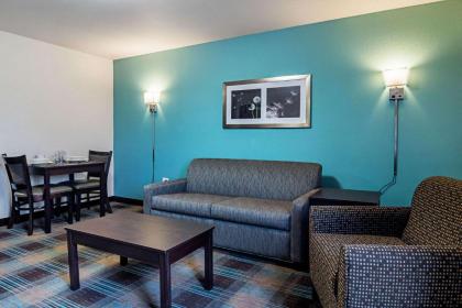 Suburban Extended Stay Hotel - image 12