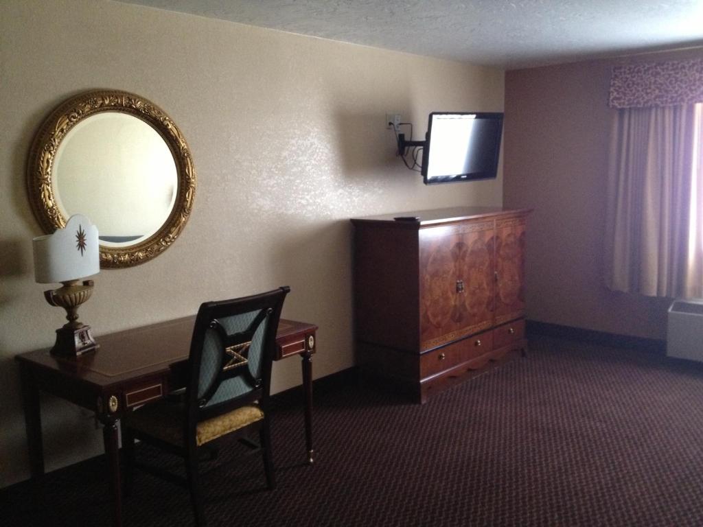 Texan Inn and Suites Monahans - image 2