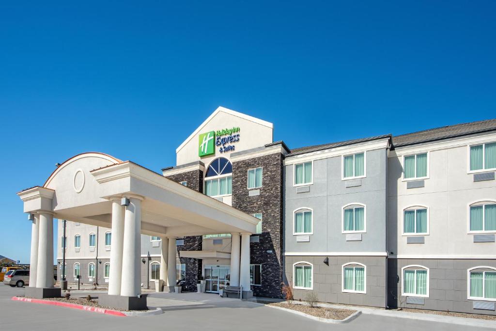 Holiday Inn Express Hotel and Suites Monahans I-20 an IHG Hotel - main image