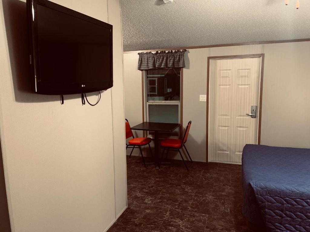 Monahans Country Inn - image 4