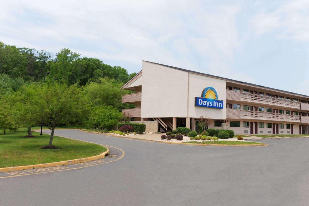 Days Inn by Wyndham Monmouth Junction Princeton - image 7