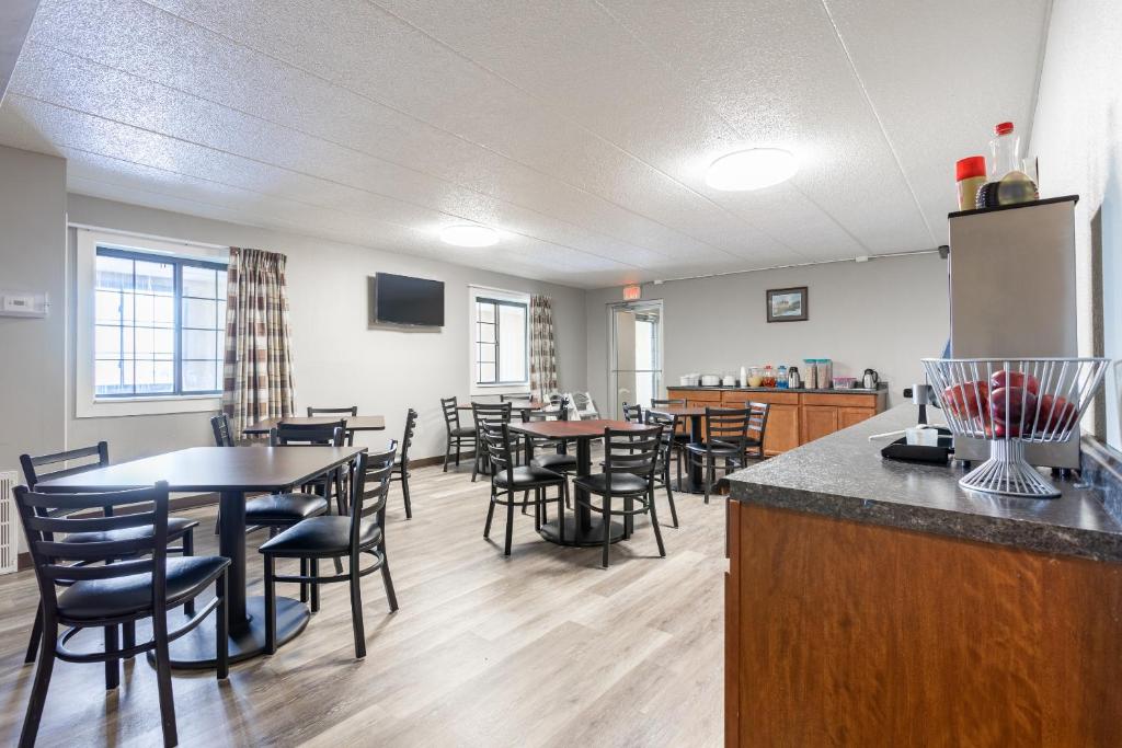 FairBridge Inn Express Monroe City - image 2