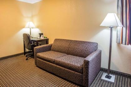 Econo Lodge Inn & Suites Monroe - image 11