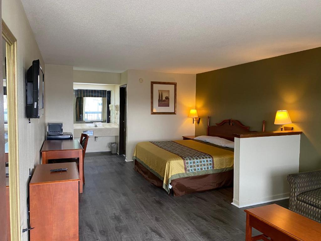 Faremont Inn & Suites - main image