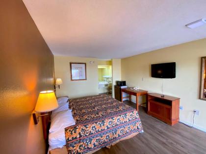 Faremont Inn & Suites - image 15