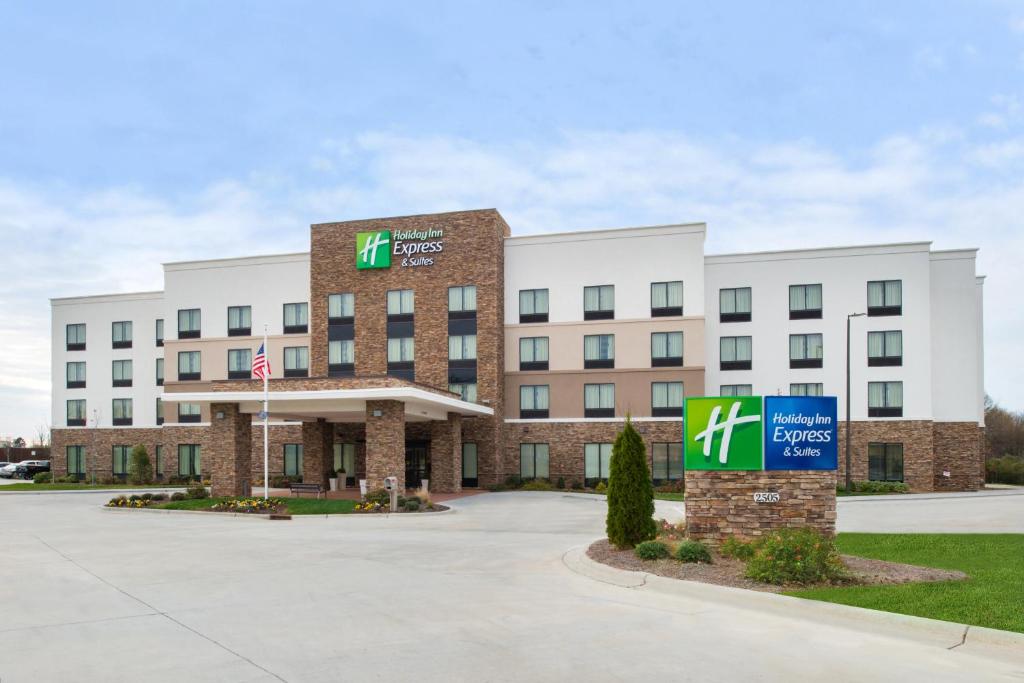 Holiday Inn Express & Suites Monroe an IHG Hotel - main image