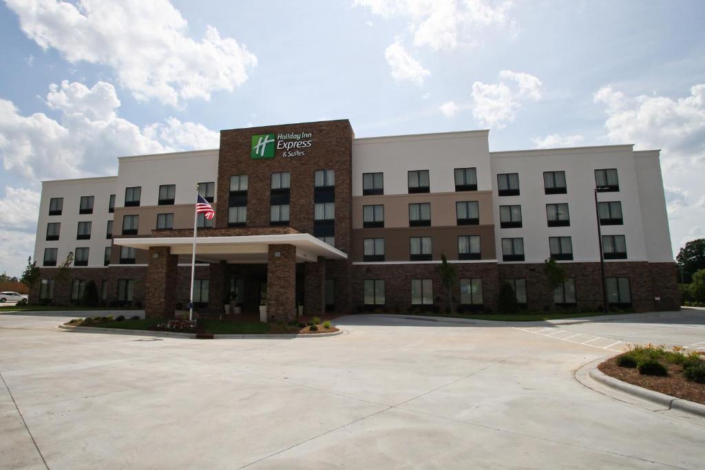 Holiday Inn Express & Suites Monroe an IHG Hotel - image 2