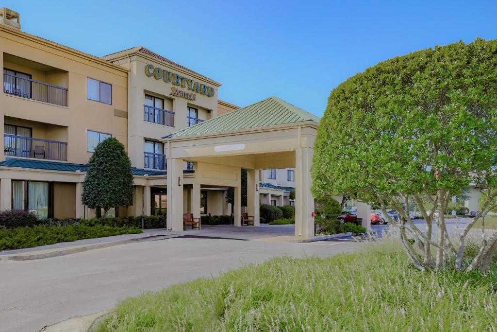 Courtyard Monroe Airport - main image