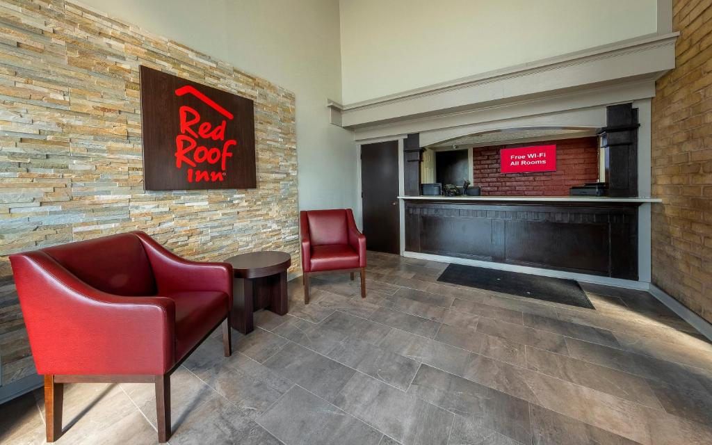 Red Roof Inn Monroe - image 7