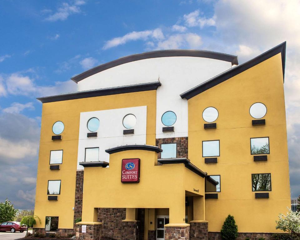 Comfort Suites Monroeville - main image