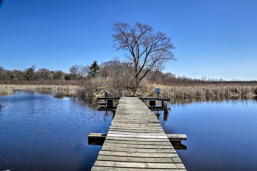 Tranquil Cabin with Fire Pit - Fishermans Paradise! - image 5