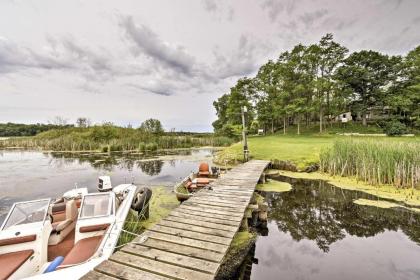 Montello Studio Cottage with Pier and Dock on Ox Creek - image 6