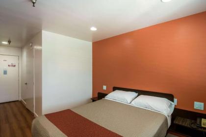 Motel 6 Monterey Park - image 10