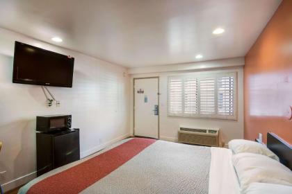 Motel 6 Monterey Park - image 13