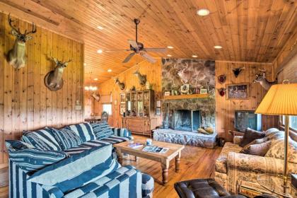 Authentic Cabin with Fire Pit 11mi to trout Fishing Virginia