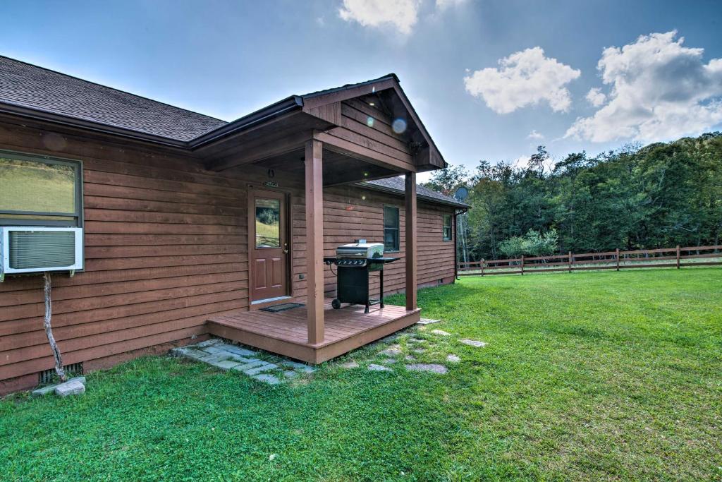 Authentic Cabin with Fire Pit 11Mi to Trout Fishing! - image 6