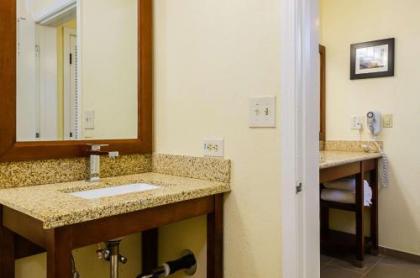 Comfort Inn Monterey Peninsula Airport - image 4