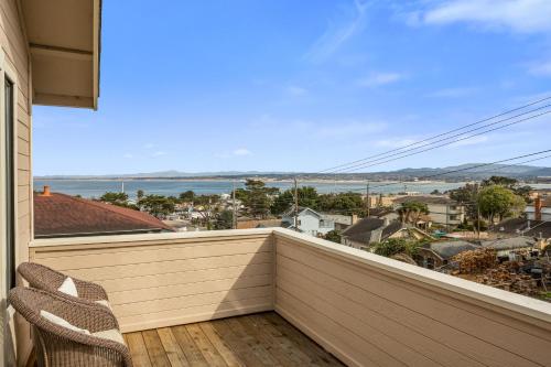 Spectacular Views - Walk to Cannery Row and the Aquarium - main image