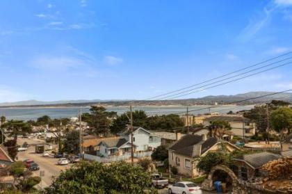 Spectacular Views - Walk to Cannery Row and the Aquarium - image 2