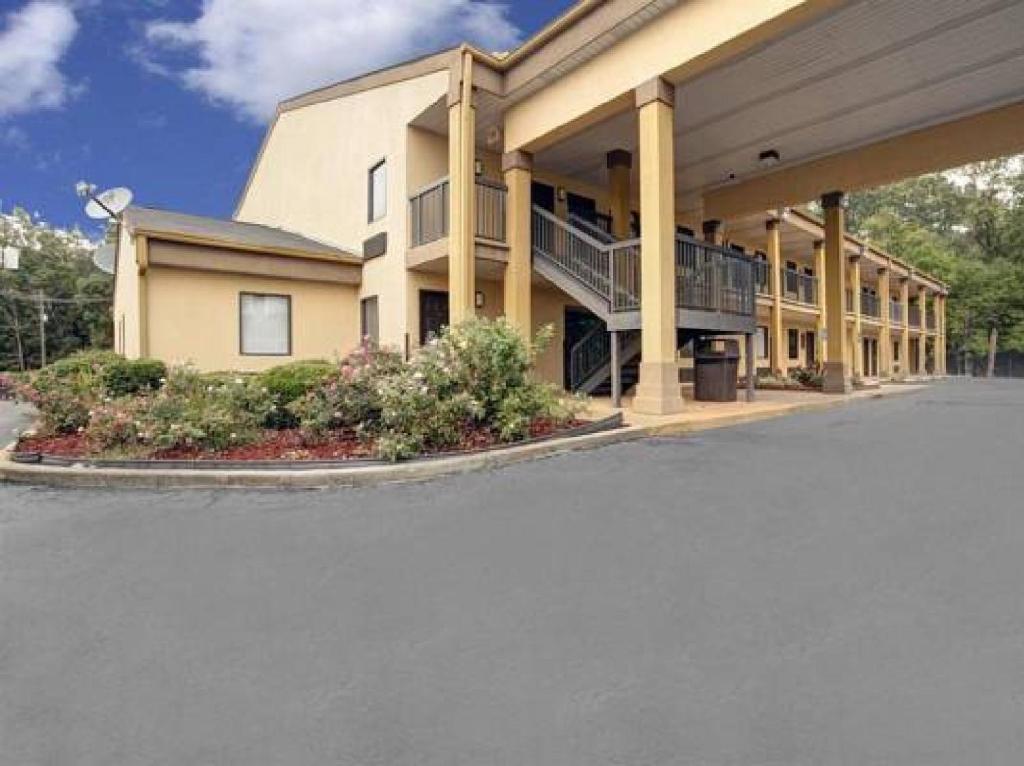 Americas Best Value Inn-Montezuma - main image